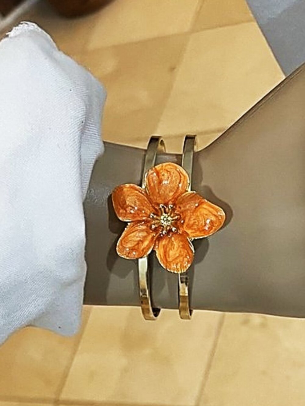 NWT Fashion & Elegance Drip Oil-Style Enamel 5 Petal Flower Open Bangle Bracelet - Picture 2 of 9
